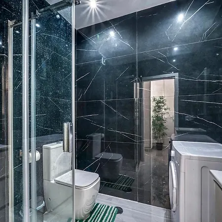 Center - Close To The *