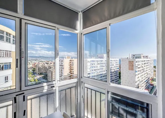 아파트 Center - Close To The *